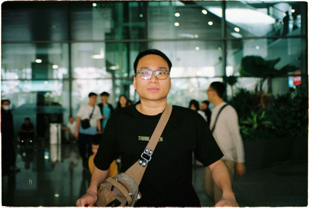 Portrait of a Singaporean customer service lead